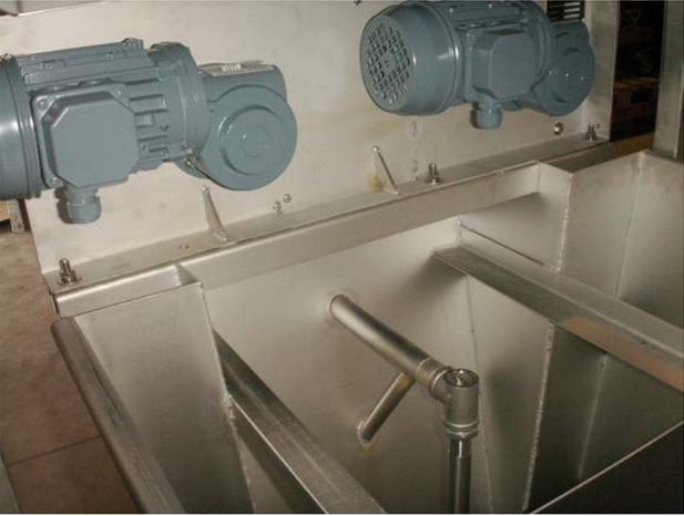 Water return pipe inside the decanter tank