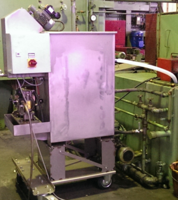 Oil separator Skimmtelligent at degreasing bath