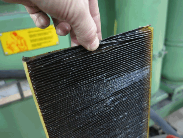 The cleaning elements are totally covered with sludge