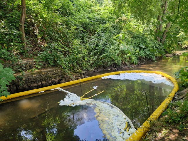 Oil barrier to stop the oil film